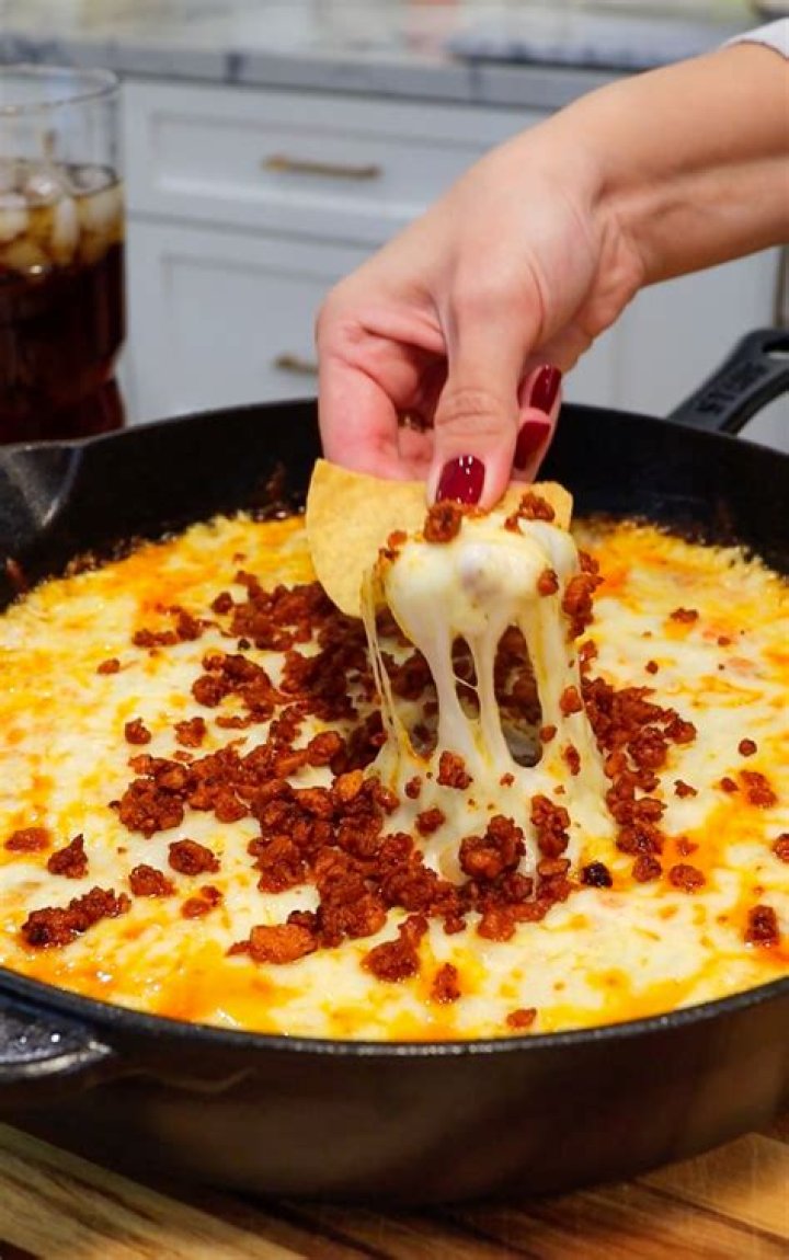 Deliciously Cheesy Delight: The Ultimate Guide to Queso Fundido