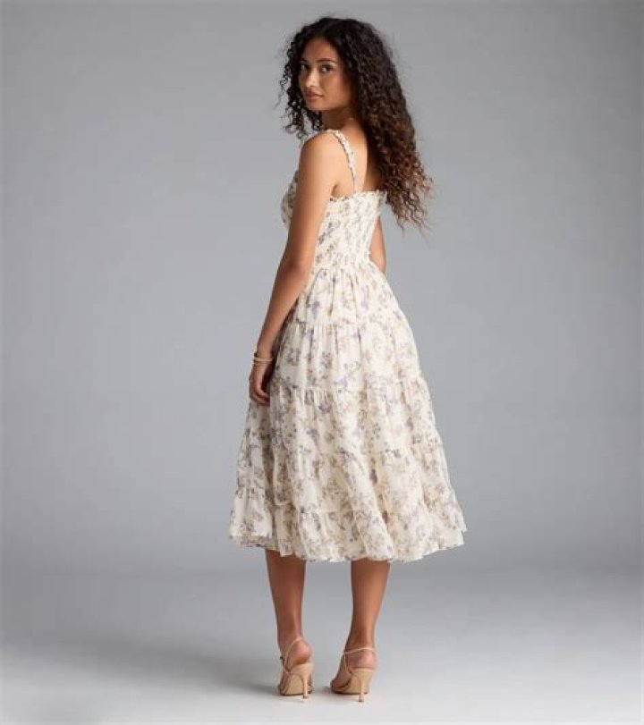 Effortlessly Chic: How to Wear a Flowy Dress for Work